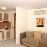 منتجع Costa Queen Suites 3*