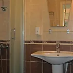 Costa Queen Suites غومْبيت