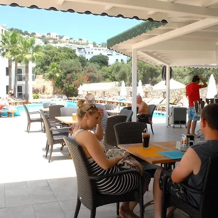 Costa Queen Suites
