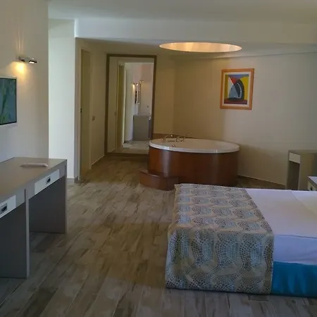 Costa Queen Suites 3*