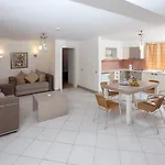 Costa Queen Suites 居姆贝特