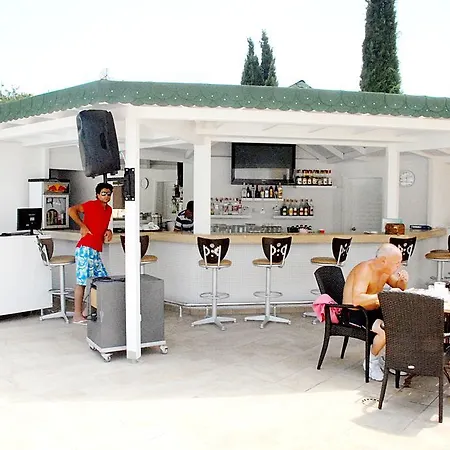 Resort Costa Queen Suites 3*