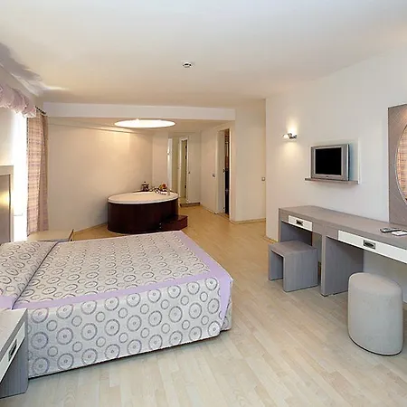 Costa Queen Suites